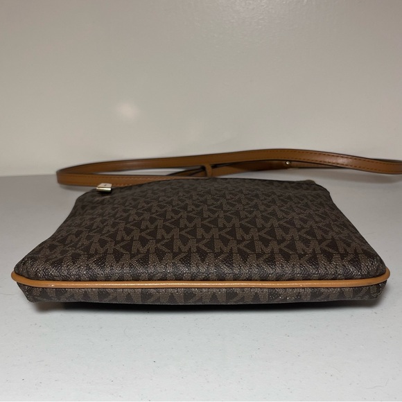 NWOT Michael Kors Signature Bedford Small Crossbody - Picture 5 of 11